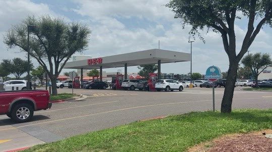 Gas Prices Average $3.05 A Gallon For Holiday Weekend