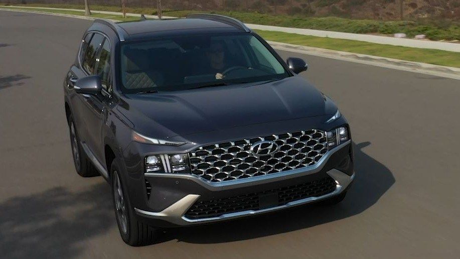 2023 Hyundai Sante Fe Packs a Lot of Tech