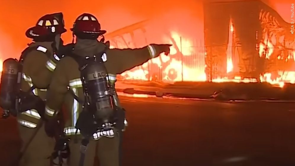 Fire shuts down 10 Freeway in Los Angeles on Nov. 11