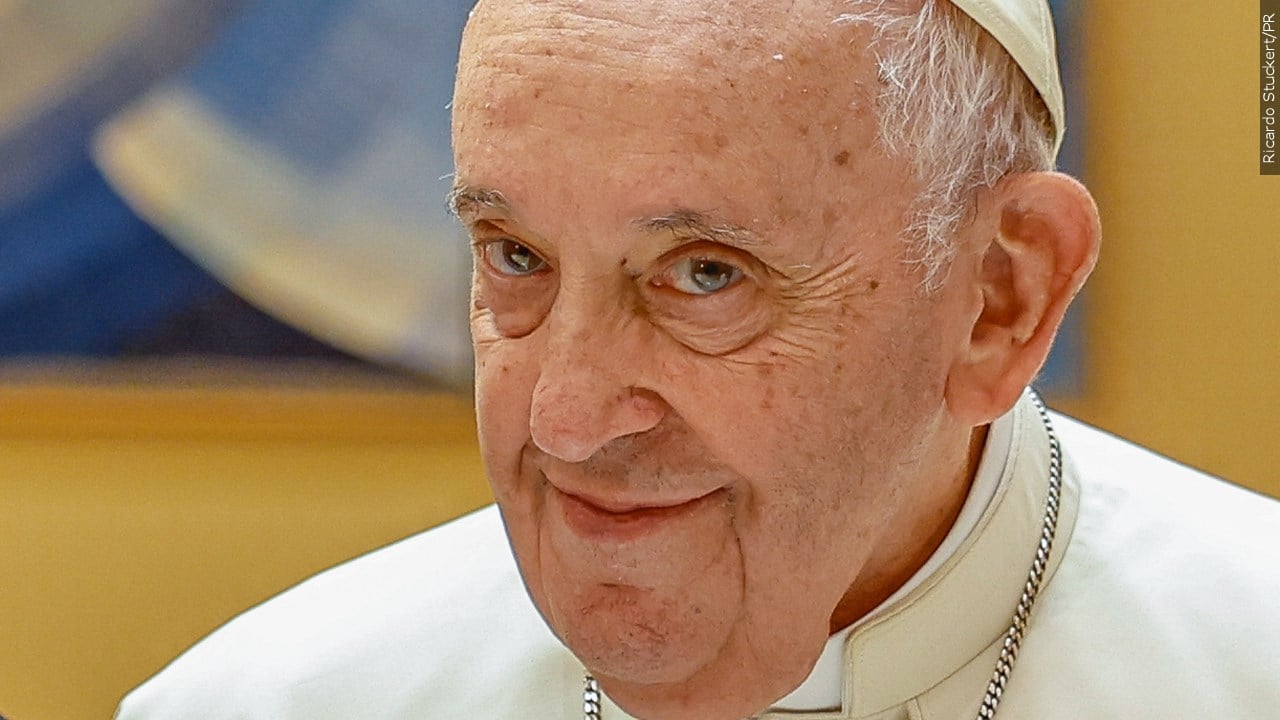 Pope Francis Makes First Public Appearances Since Battling Bronchitis ...