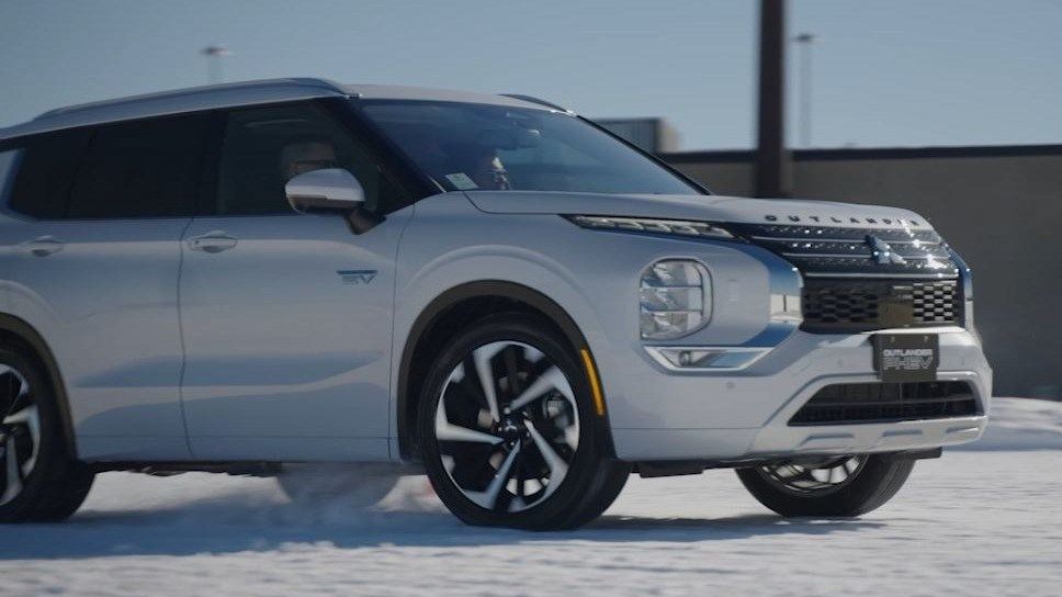 2024 Mitsubishi Outlander Plug-in Hybrid: Quebec Winter Driving Experience