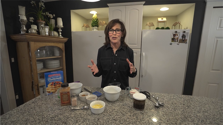 Making Cinnamon Roll Pancakes With Jill of All Trades